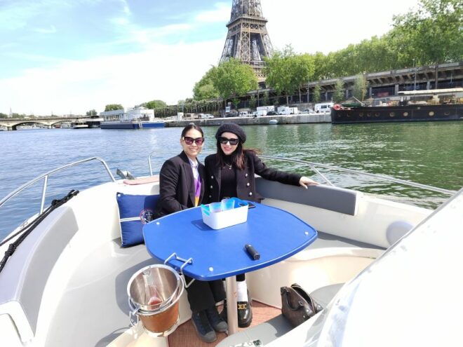 Paris: Heart of Paris Private Boat Cruise - Full Description