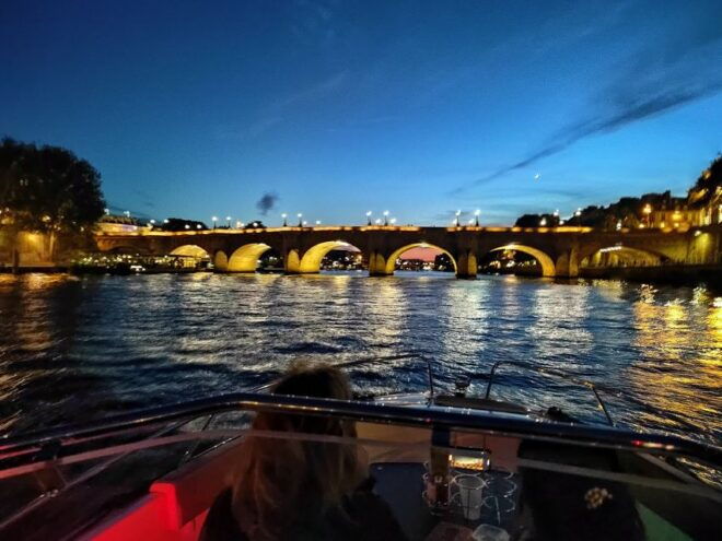 Paris: Heart of Paris Private Boat Cruise - Important Information