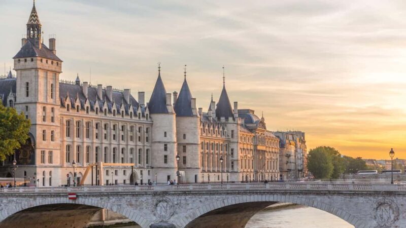 Paris : Historic Heart of Paris: Île de la Cité Walking Tour - Who Should Consider This Tour?