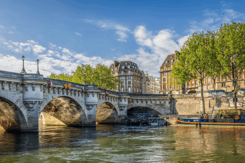 Paris Historic Islands Walk: Seine, Notre Dame & Louvre View - Good To Know