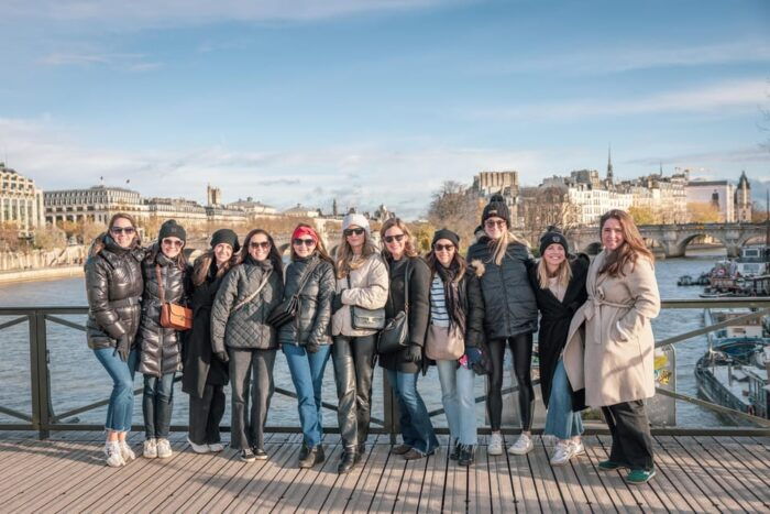 Paris Historic Islands Walk: Seine, Notre Dame & Louvre View - Local Guide: James, an American With Local Insights