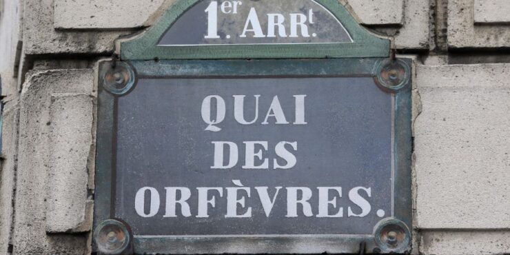 Paris: Historical Crimes Walking Tour in French - Experience Highlights