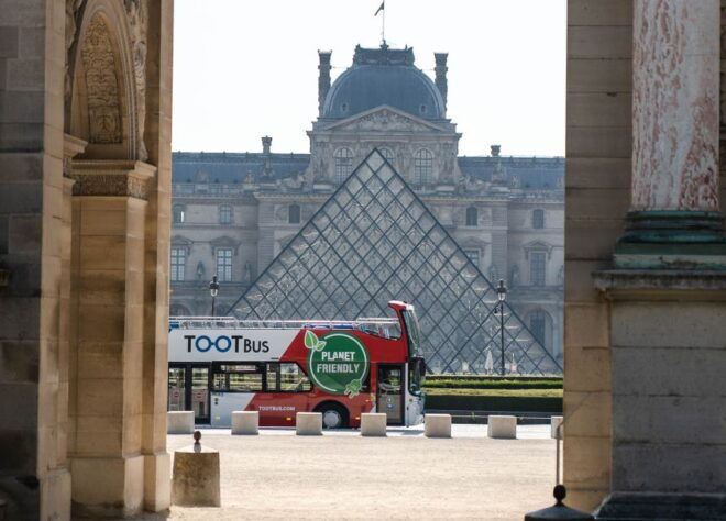 Paris: Hop-on Hop-off Bus Tour & Seine Cruise Bundle Tour - Helpful Review 2