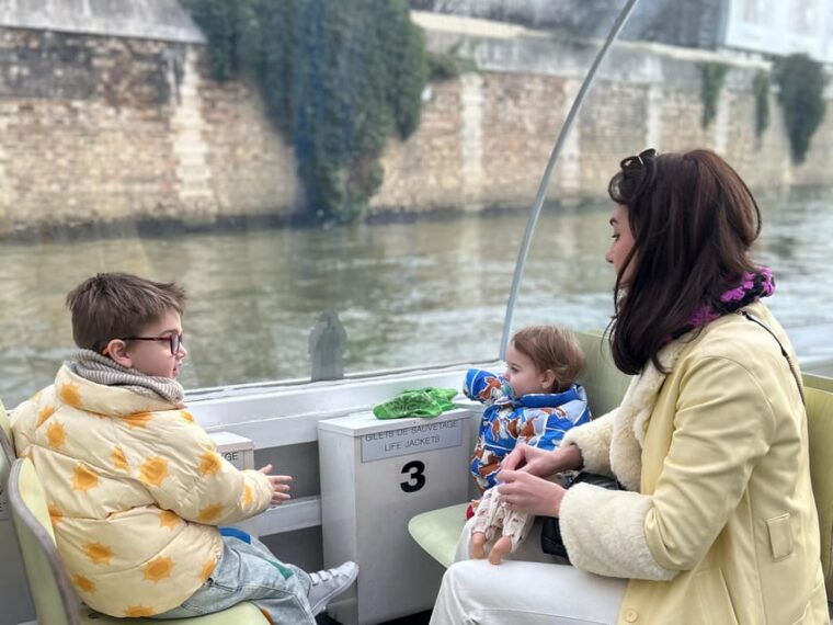 Paris: Hop-On Hop-Off Seine Cruise Pass With 9 Stops - Operational Details