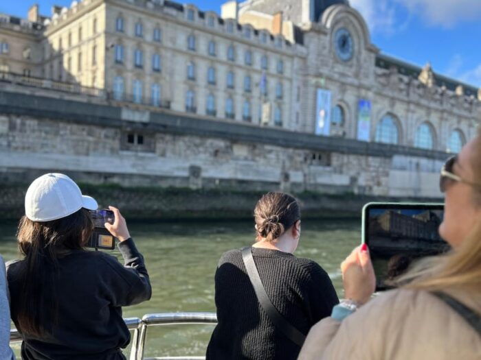 Paris: Hop-On Hop-Off Seine Cruise Pass With 9 Stops - Discovering Musée Dorsay