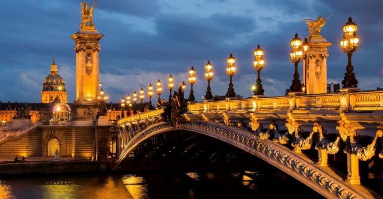 Paris: Illuminated Walking Tour - Highlights of the Illuminated Tour