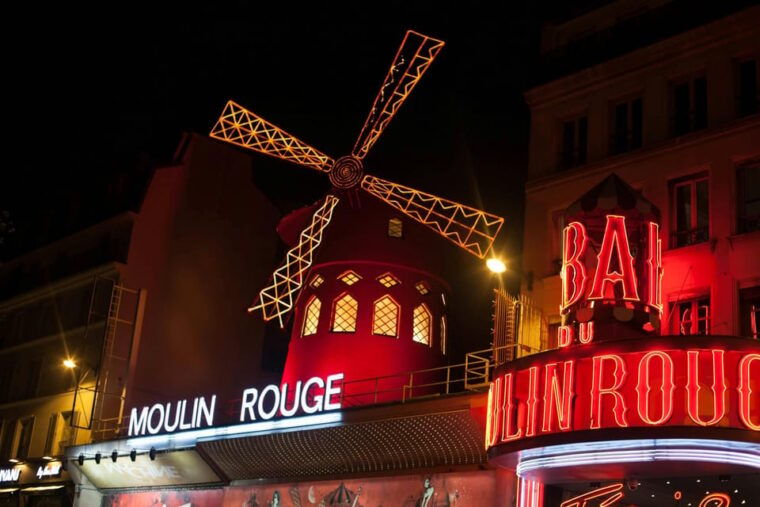 Paris: Illumination Bus Tour - Discovering the City of Light at Night