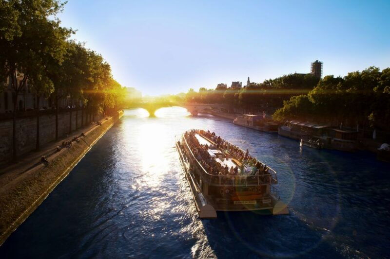Paris: Illuminations River Cruise With Audio Commentary - Good To Know