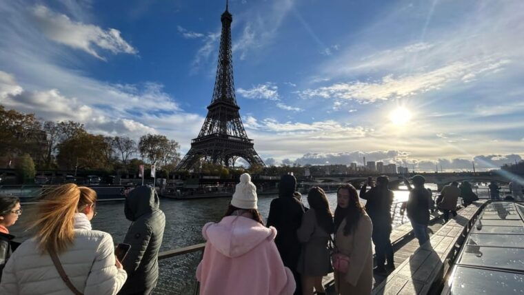 Paris: Illuminations River Cruise With Audio Commentary - Audio Commentary and Language Options