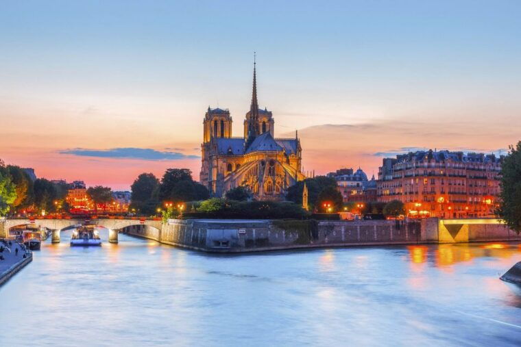 Paris: Illuminations River Cruise With Audio Commentary - Scenic Views of Iconic Landmarks