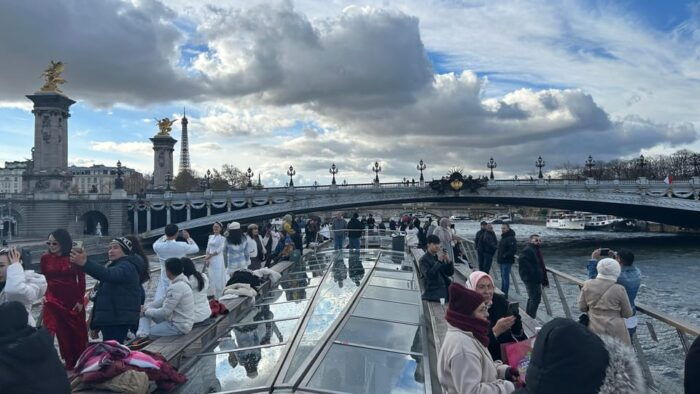 Paris: Illuminations River Cruise With Audio Commentary - Customer Feedback and Ratings