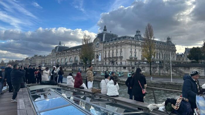 Paris: Illuminations River Cruise With Audio Commentary - Accessibility and Wheelchair-Friendly Cruise