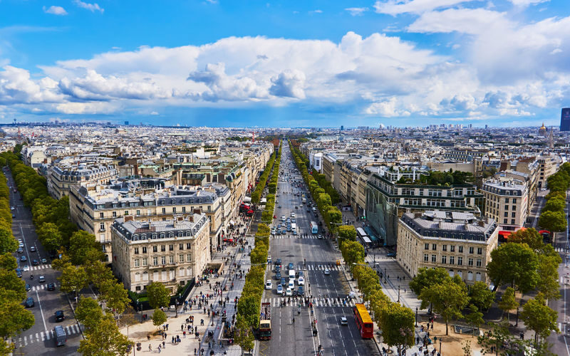Paris in One Day Tour from Amsterdam - The Champs-Élysées and a taste of Parisian shopping