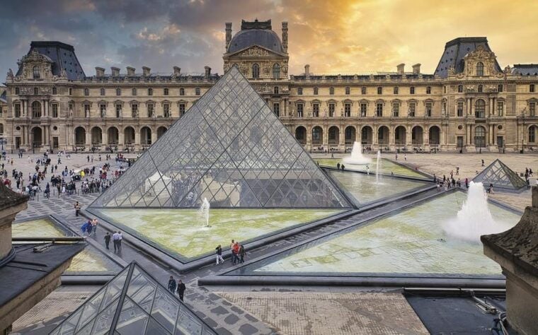 Paris in Winter: 3 Days of Adventure With a Local Guide - Day 3: Le Marais and Seine River Cruise
