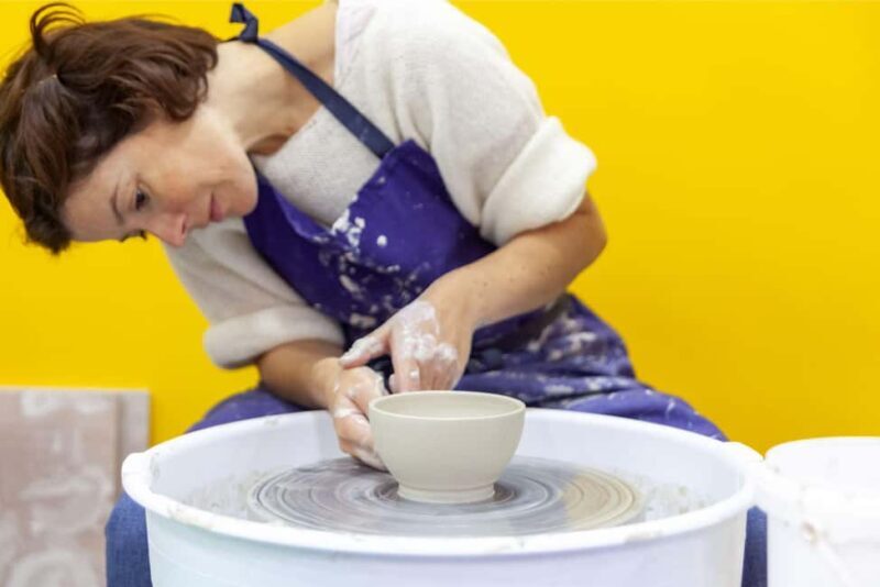 Paris: Introduction to ceramic pottery wheel throwing (2.5 hours) - Introduction to the Paris Pottery Workshop