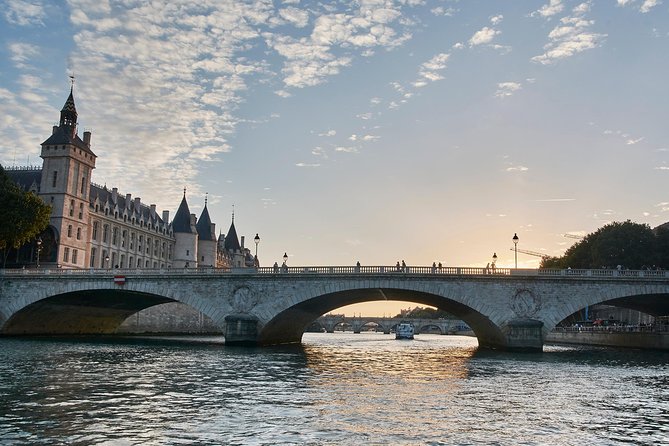 Paris Kick-Off Private Tour - Guide