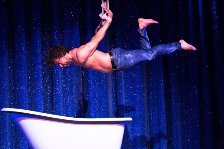 Paris: La Nouvelle Eve Cabaret Show With Champagne - Good To Know