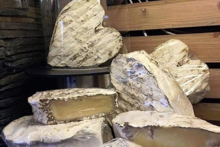 Paris: Latin Quarter Food and Wine Tour With a Local Guide - Tips for Enjoying Your Tour