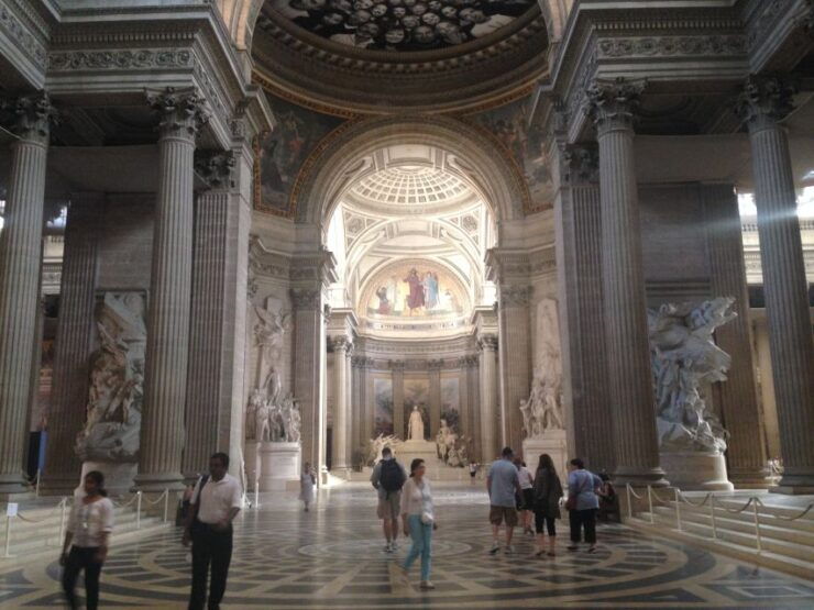 Paris: Latin Quarter Guided Walking Tour in English - Tour Duration and Guide Availability