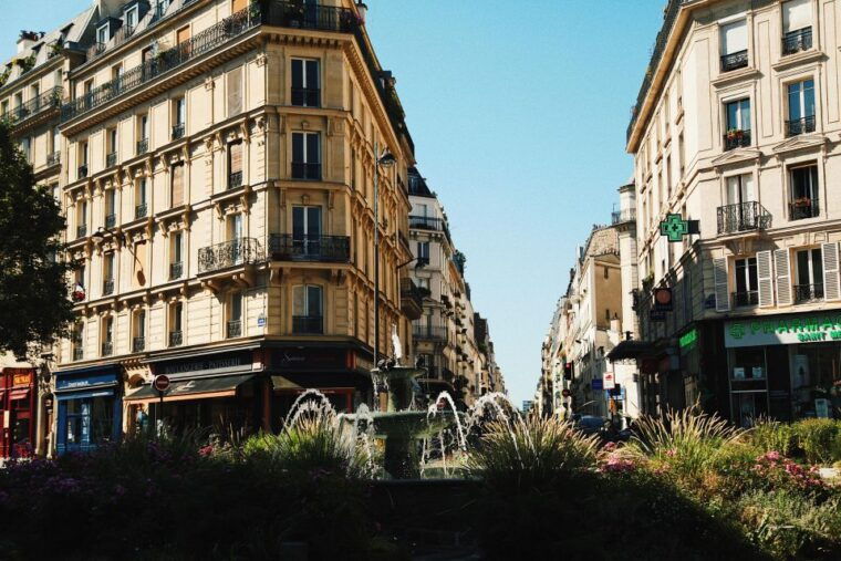 Paris Latin Quarter Walking Tour: Secrets, History & Culture - Visiting Place De La Contrescarpe