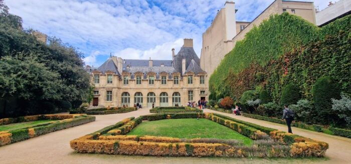 Paris Le Marais Walking Tour: Small Group Experience - Key Stops: Picasso Museum Paris