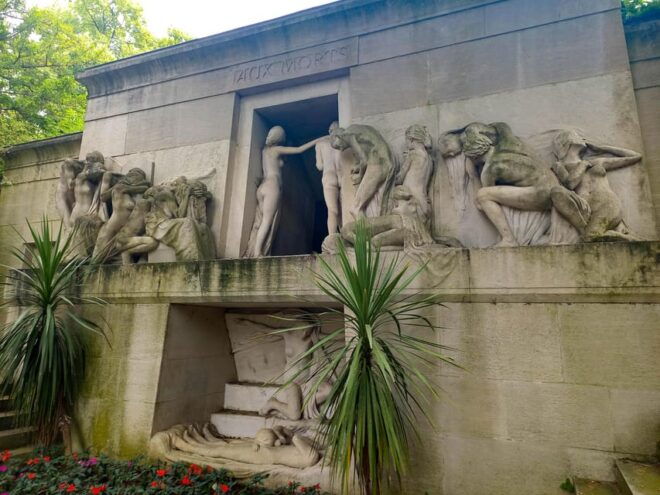 Paris: Legends of Père-Lachaise (Small Group Tour) - Iconic Graves to Visit
