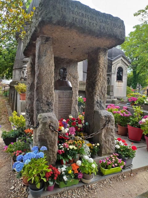 Paris: Legends of Père-Lachaise (Small Group Tour) - Legends and Rituals