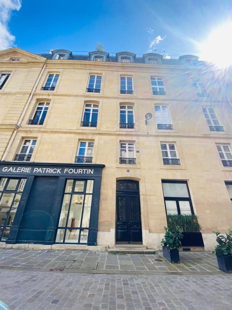 Paris Like Emily: A Tour of Iconic Filming Locations - Parisian Culture and Cuisine