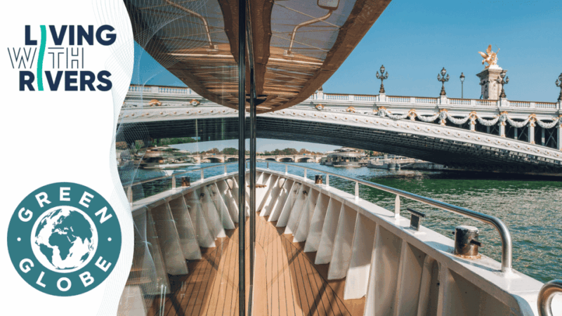 Paris: Live Guided Cruise With Crepe and Soft Drink - Experience Highlights