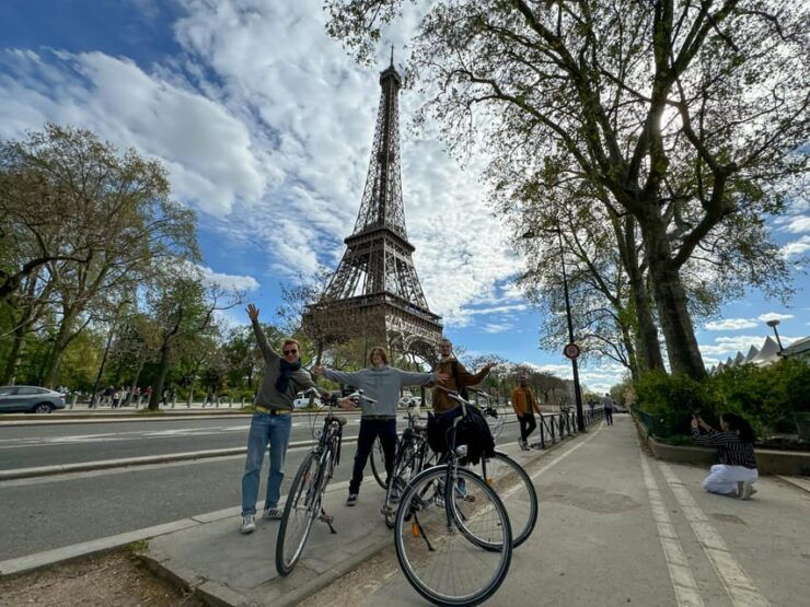 Paris: Local Culture &History on a 2.5-hour Guided Bike Tour - Key Points