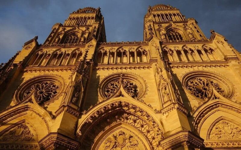 Paris: Loire Valley Day Trip With a Local - Customizable Itinerary Options