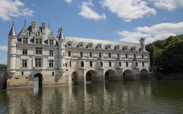 Paris: Loire Valley Day Trip With a Local - Meeting Your Driver and Pickup Details