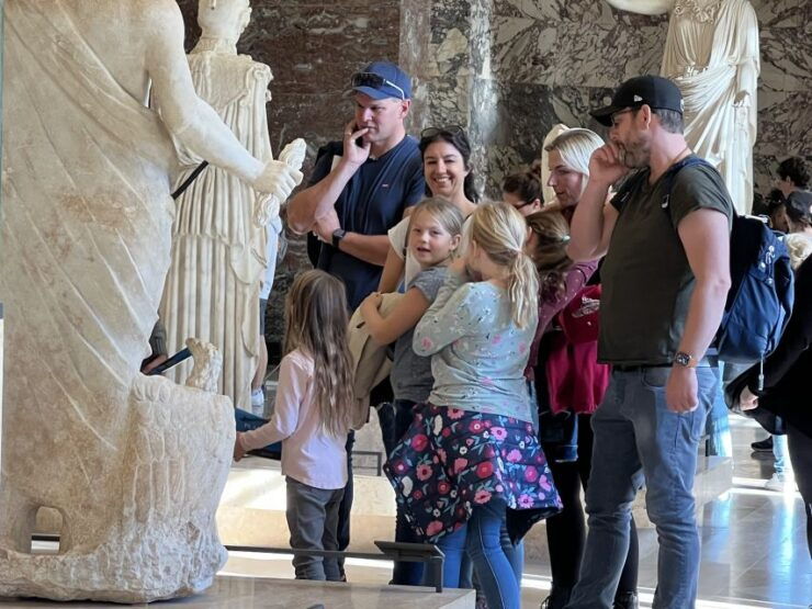 Paris Louvre: 2-Hour Private Tour for Groups or Families - Booking and Logistics