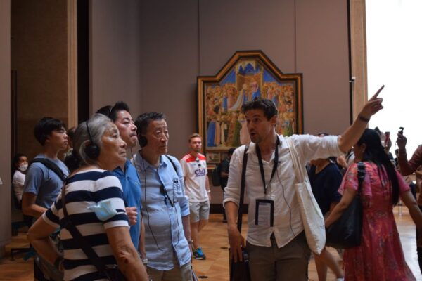 Paris: Louvre Masterpieces Tour With Pre-Reserved Tickets - Not Suitable for