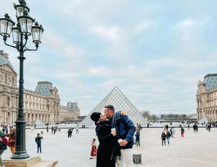 Paris: Louvre Mona Lisa Discovery Guided Tour With Ticket - Accessibility Features