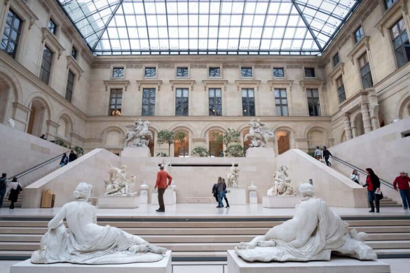 Paris: Louvre Museum Access with Host and Hop-On Hop-Off Bus - Why This Tour Works Well