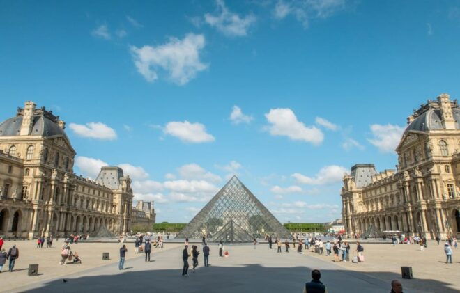 Paris: Louvre Museum Entrance, Outside Visit & Audioguide - Reservation and Cancellation Policy