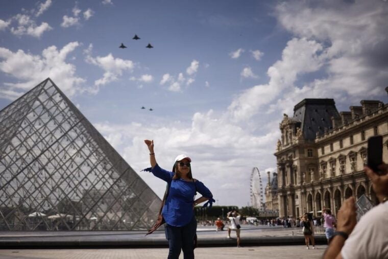 Paris: Louvre Museum Entry Ticket With Guided Tour - Benefits of Priority Entry