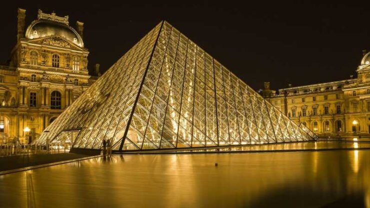 Paris: Louvre Museum Exclusive Tour With Meet and Greet - Key Points