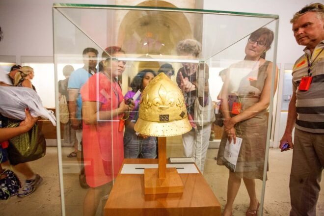 Paris: Louvre Museum Guided Tour - Highlights of the Art Collection