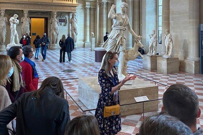 Paris Louvre Museum Highlights Small-Group Guided Tour - Meeting and Pickup