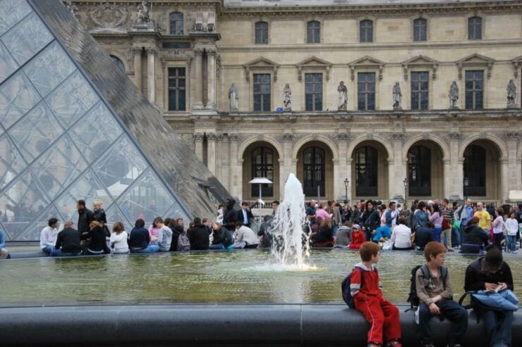 Paris: Louvre Museum Ticket and Mona Lisa Access With Host - Key Points