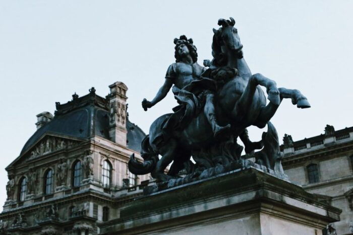 Paris: Louvre Must-See Tour With Reserved Entry Ticket - Important Information for Visitors