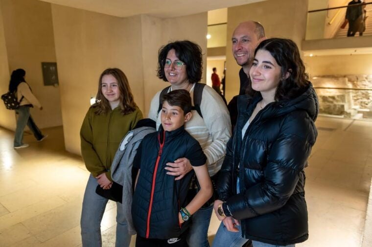 Paris: Louvre Private Family Tour for Kids + Reserved Entry - Engaging Activities for Kids