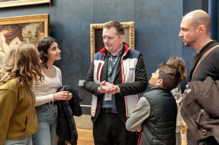 Paris: Louvre Private Family Tour for Kids + Reserved Entry - Meeting Point and Duration
