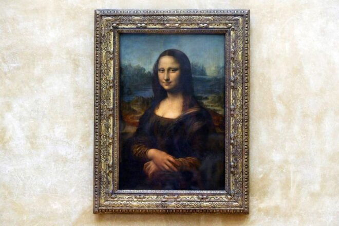 Paris: Louvre Treasure Hunt for Families and Kids - Suitable for All Ages