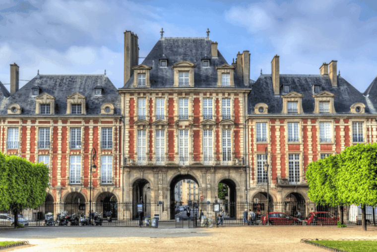 Paris: Marais District Walking Tour With a Local Guide - Tour Highlights