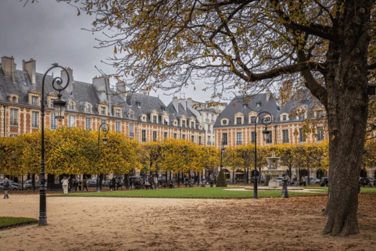 Paris: Marais District Walking Tour With a Local Guide - Exploring Hidden Courtyards and Medieval Mansions