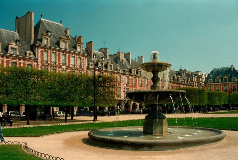 Paris: Marais Guided Tour With a Local Parisian Guide - Itinerary Highlights