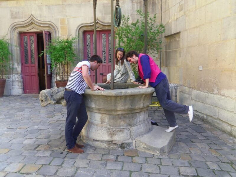 Paris: Marais Without Crowds. Guided Tour in a Small Group - Neighborhood Highlights